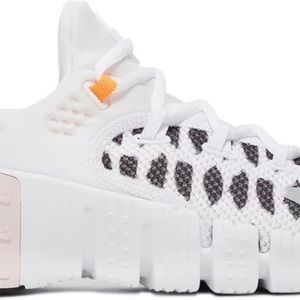 Nike Women’s Metcon 4 White with Black White and Black Polka Dots Size 9